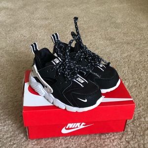 NIKE - 6c - Huaraches